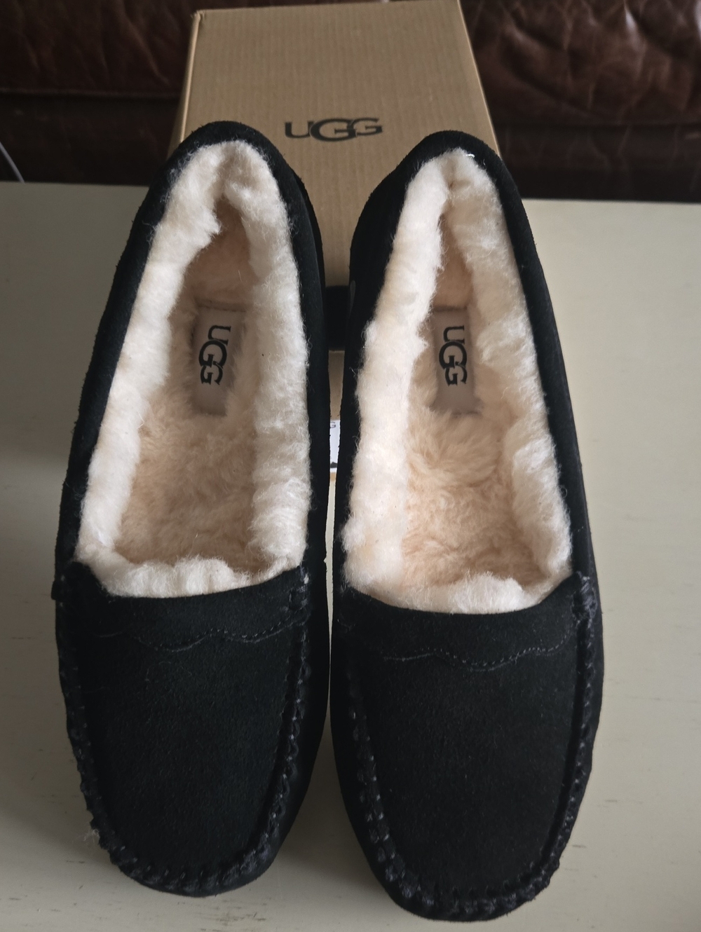 New In Box UGG Black Suede Scalloped Moccasins 1118841 Size 7 / 38
